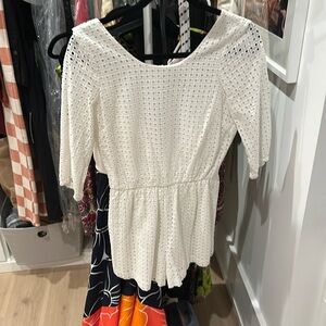 White shorts romper with open back ties.
Worn 1x for wedding party.
